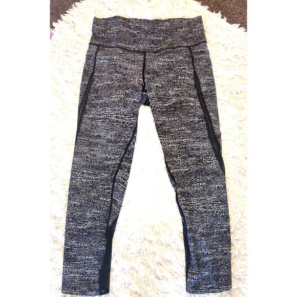 Lululemon leggings crops- pockets & Great Condition- Sz 10 - Picture 1 of 9